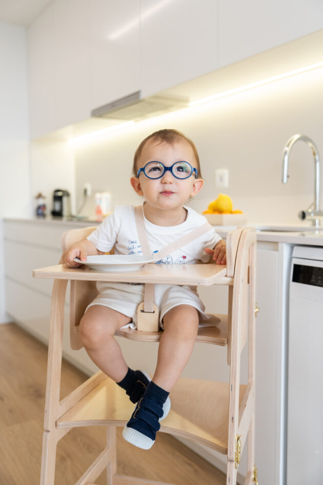 torre de aprendizagem com cadeirinha e tabuleiro